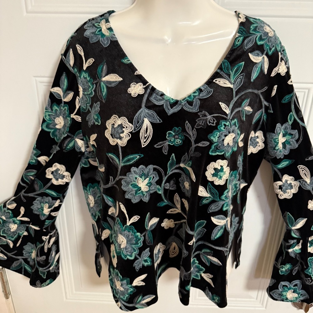 Karen Kane Velvet Embroidered Boho Blouse SZ Medium USA Made Thick Sedona EUC - Picture 3 of 8